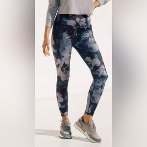 Beyond Yoga High Waisted Midi Leggings Lux Print Dark Floral Women’s Small